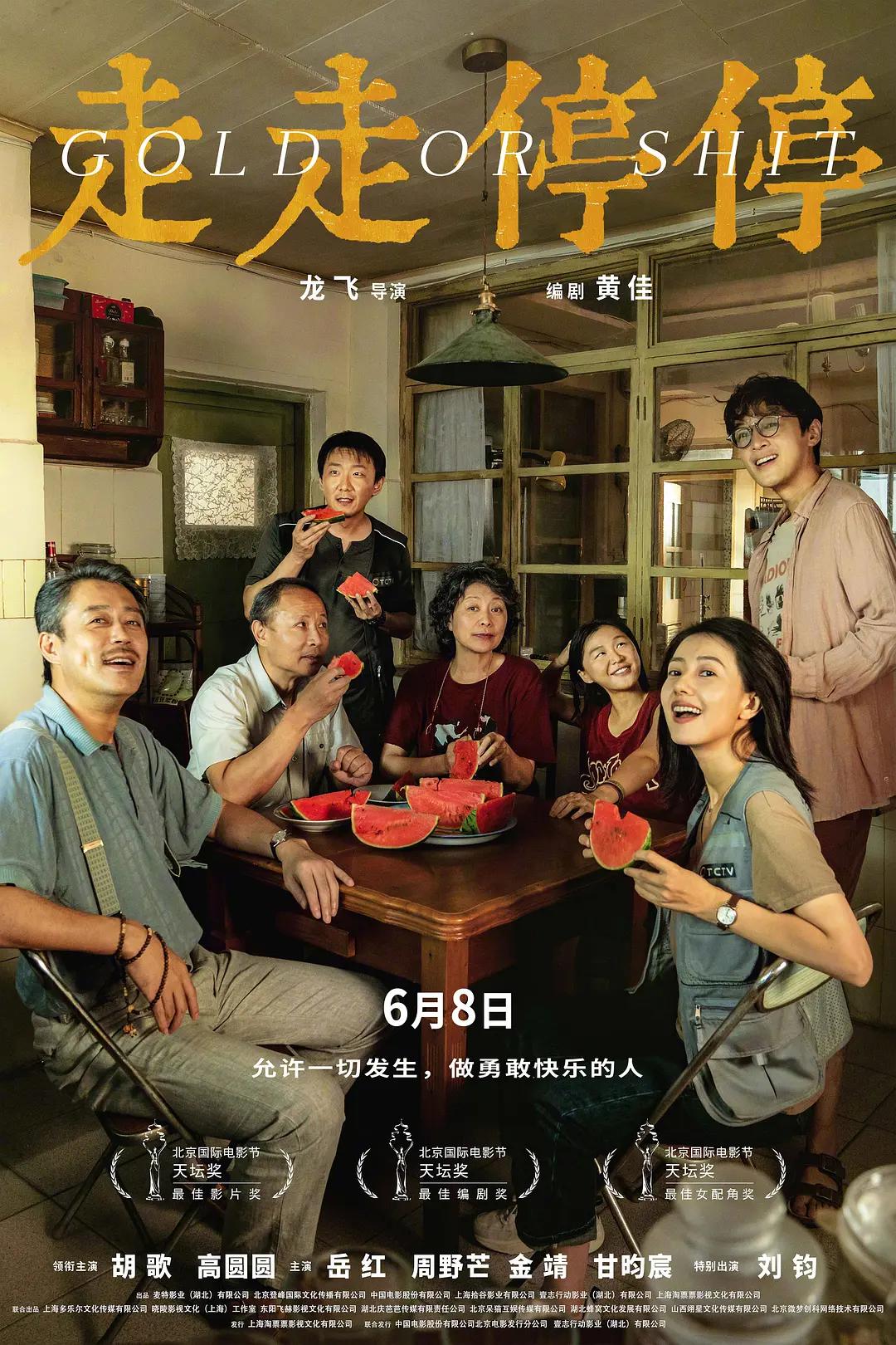 女生搂起裙子让男生诵(🦓)